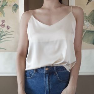 ✨2/$20✨NWOT Champagne V-Neck Cami